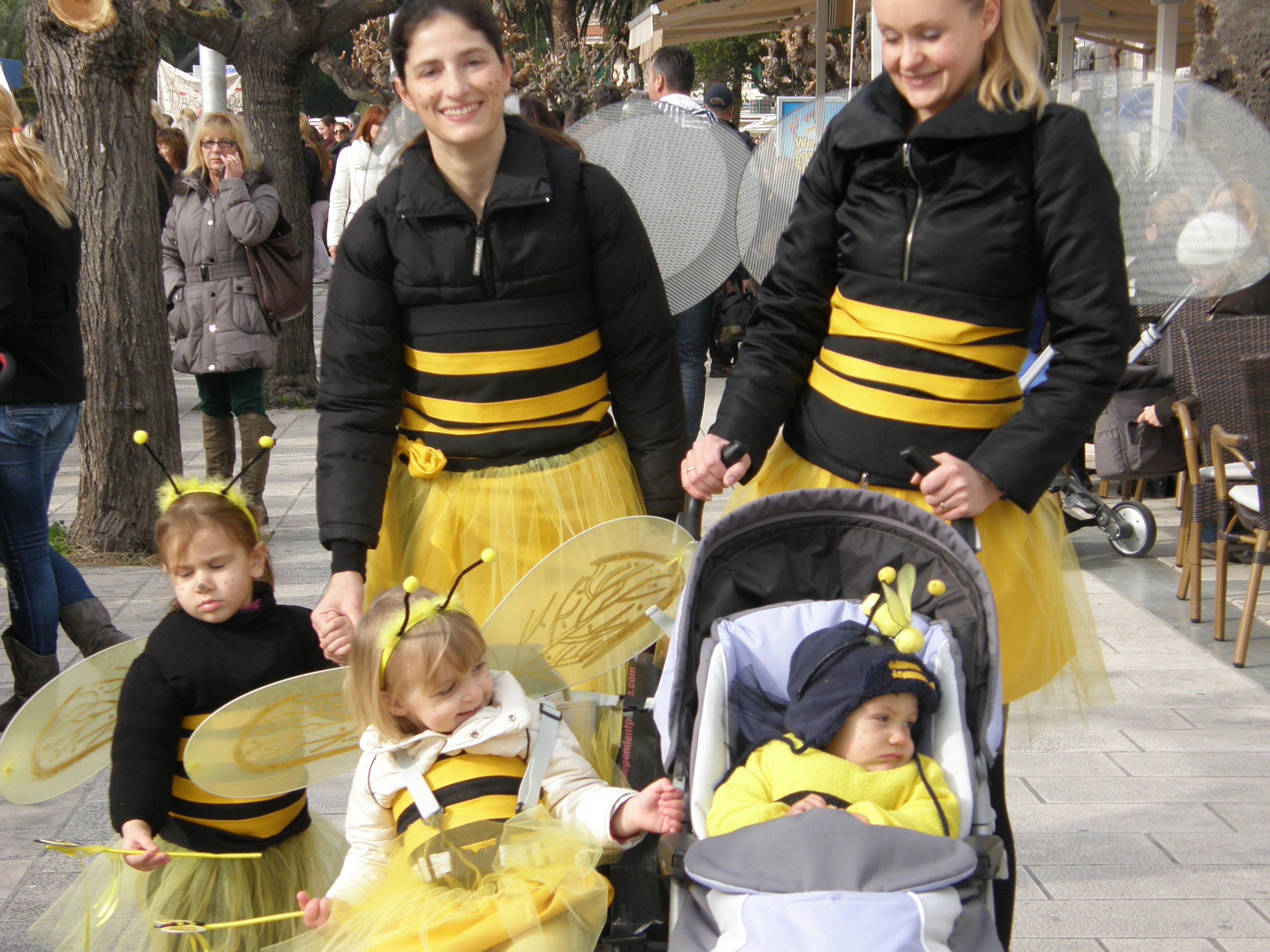 Makarska Mums and their little buzzing bees...